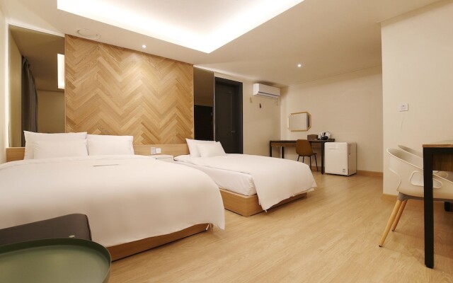 City Hotel