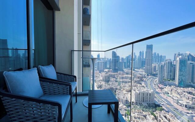 Luxury Burj Royale Burj Khalifa & Fountain view