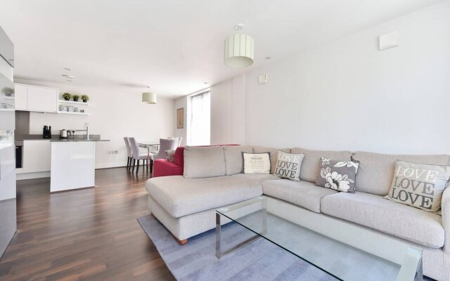 Superb Apt For 6 W Balcony, 10Mins To East Putney