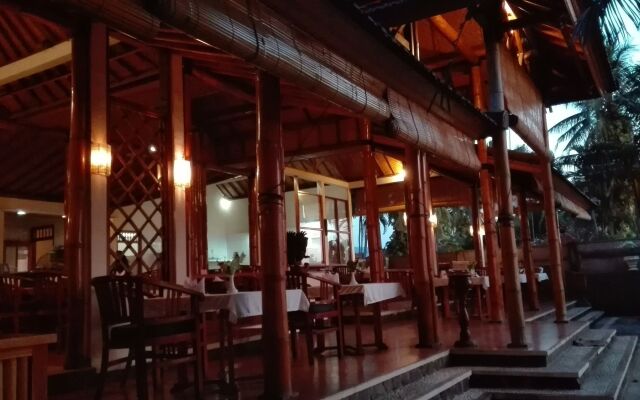 Starlight Restaurant & Bungalows