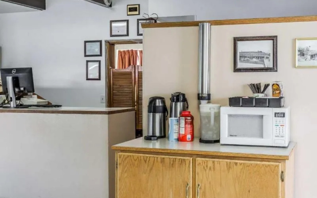 Rodeway Inn & Suites