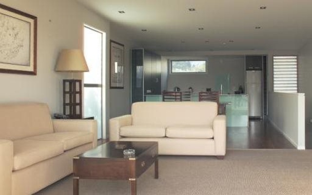 The Moorings on Marlborough Apartment – Guest Rooms – Picton