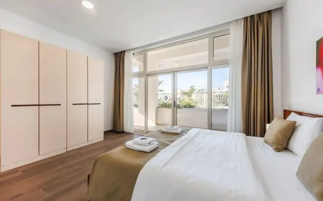 Spacious Apartment by the Beach - Tulipani