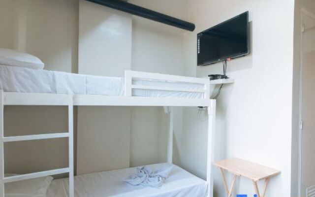 Filmore Suites Makati by RedDoorz