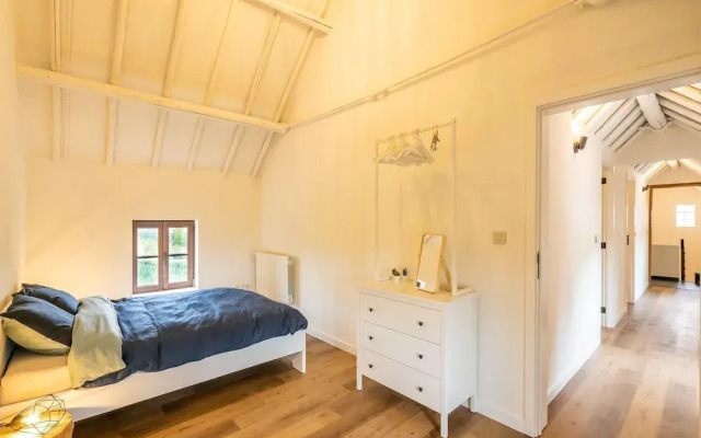 Lush Holiday Home in Vlaanderen With Private Pool