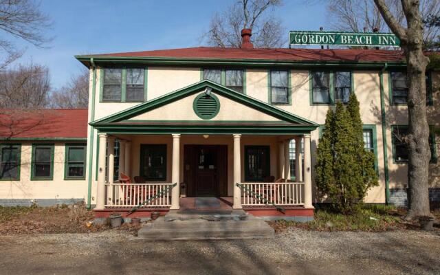 Gordon Beach Inn