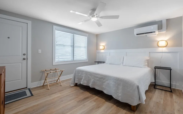 The Beach House Motel & Suites