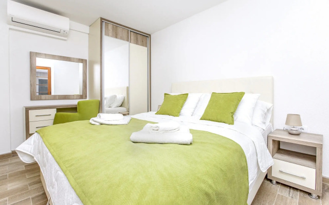 Apartments Mezini 11