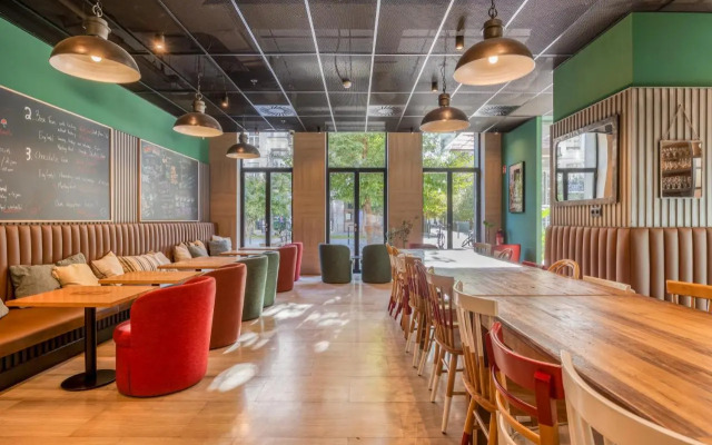 LATROUPE Grand Place Hostel