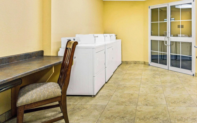 Super 8 by Wyndham Parker/SE Denver Area