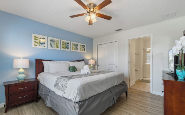 6 BR Home Windsor Hills Sleeps 12 - DVM 1952