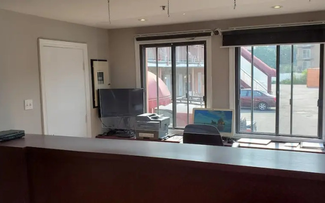 Falcon Motel Brossard