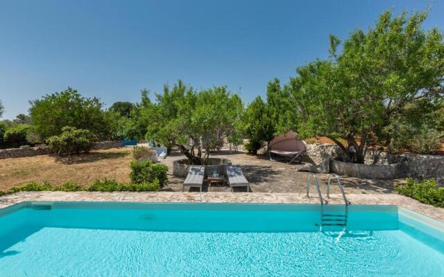 2496 Trullo Chiaro di Luna by Perle di Puglia