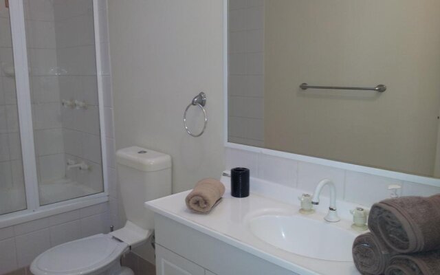Huntington Villas – Bathroom – Warner