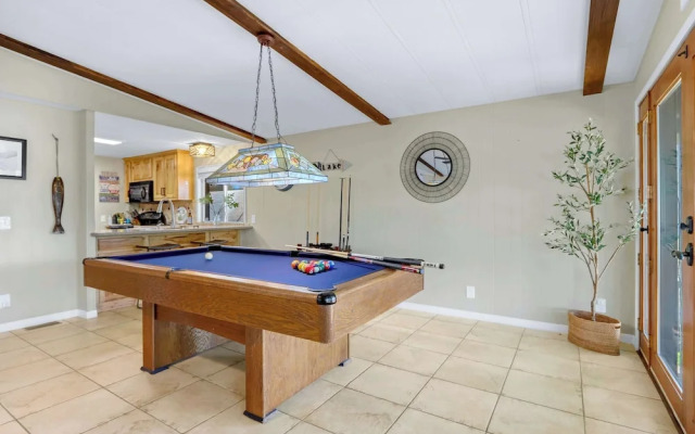 Beautiful and Relaxing Lakefront Getaway