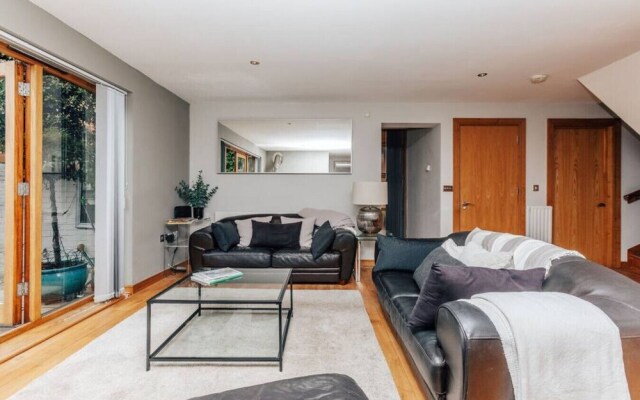 The Herringbone - 3 Bed With Parking Pet Friendly