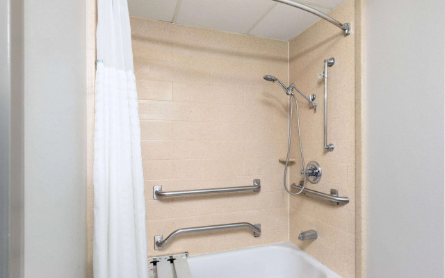 Days Inn by Wyndham Clarksville North