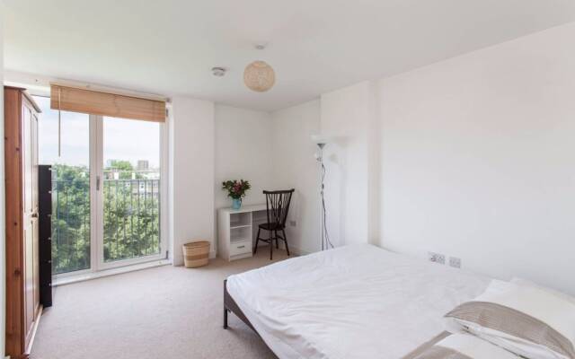 3 Bedroom Flat in Shoreditch with Roof Terrace