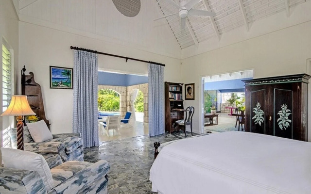 Sunny Vacation Villa 25