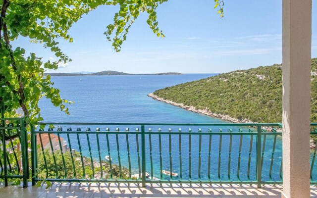 Stunning Apartment in Vinisce With Wifi and 2 Bedrooms