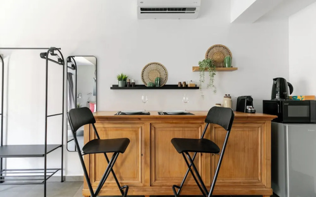 Zeni Stylish Studio W Balcony in Athens
