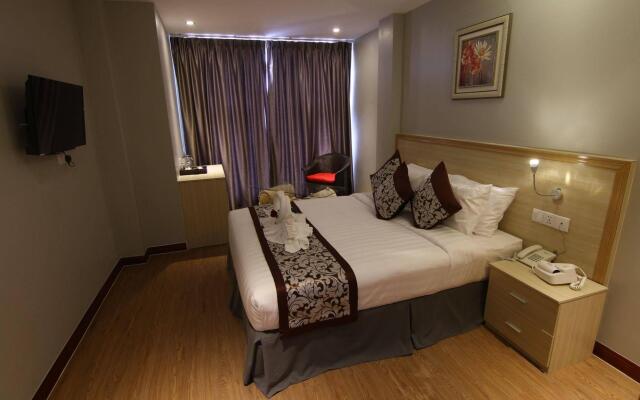 Paragon Central Hotel & Sky Bar