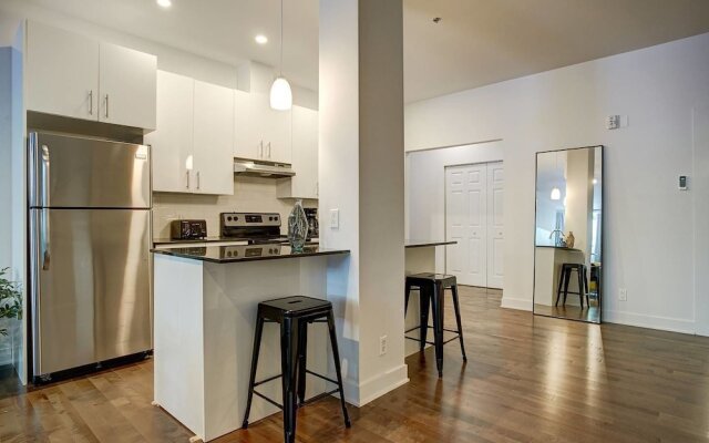 Spacious Industrial Loft in Le Plateau