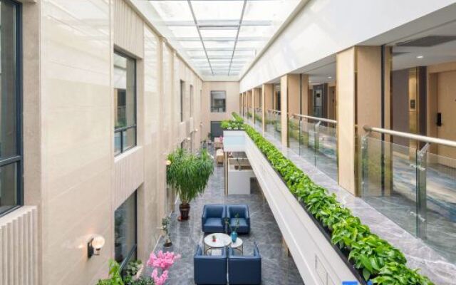 Rezen Yunshui Xiyue Hot Spring Hotel