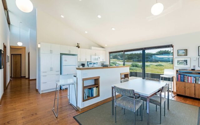 Haltwhistle West w/ Ocean Views!