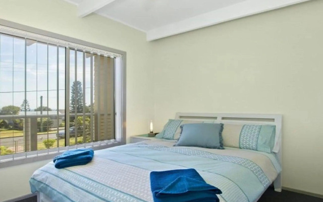 Dolphin Breeze - fully fenced and pet friendly