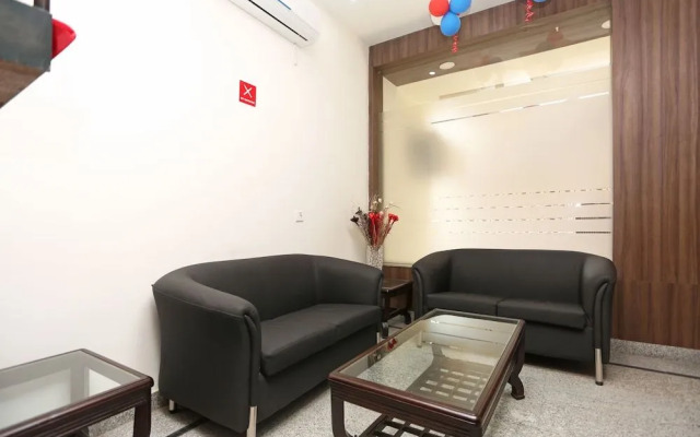 OYO 8205 Hotel Petals Inn