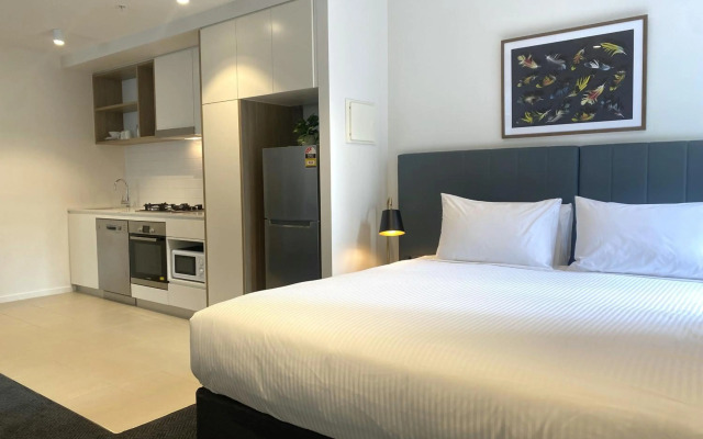 Brady Apartment Hotel Hardware Lane