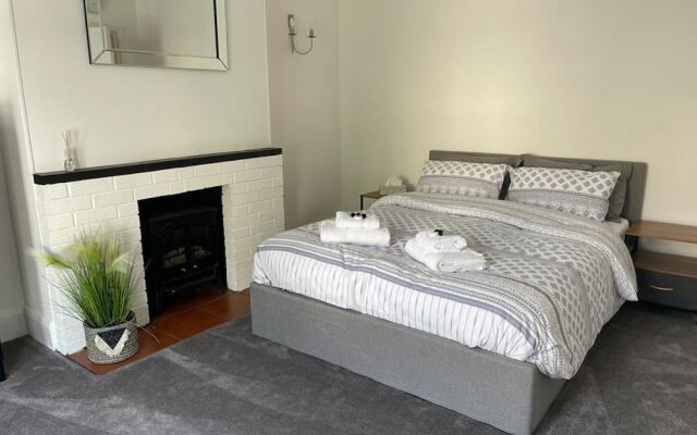 Impeccable 2-bed Apartment in Eastbourne