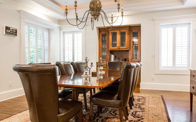 Oak Street Mansion