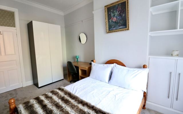 Period Deco flat in west end