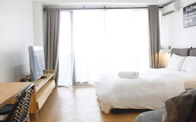 Comfy & Artsy Studio at Beverly Dago Apartment