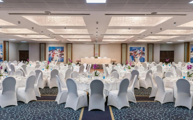 Renaissance London Heathrow Hotel