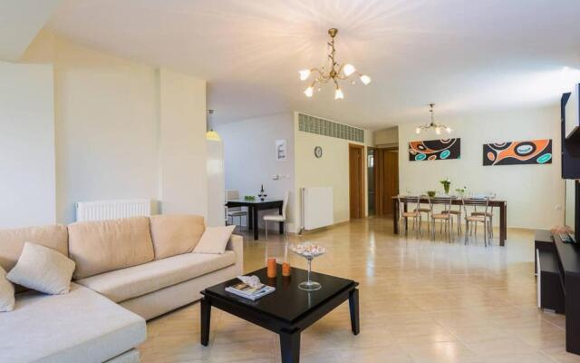 Eva home, 200m from the sea!