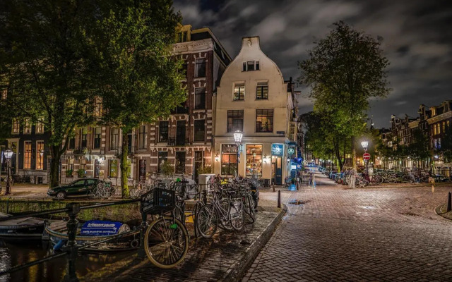 Leidse Square 5 star Luxury Apartment