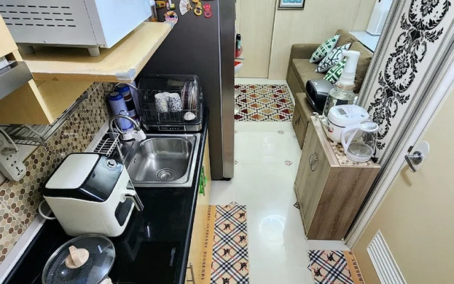 High-Tech Studio at Grass Residences -2 persons only, Quezon City