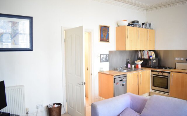 Stylish 1 Bedroom Apartment by Portobello Road