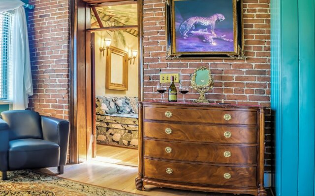 Peerless Hotel & Restaurant