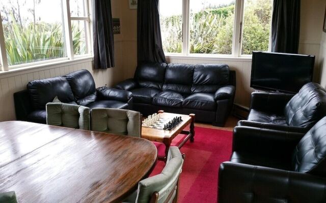 Whistling Frog Cafe & Accommodation