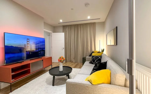 Huge 3bath 2bedroom Family Home