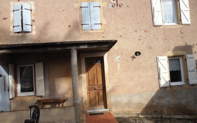House With 2 Bedrooms in Puycelsi, With Wonderful Mountain View and En