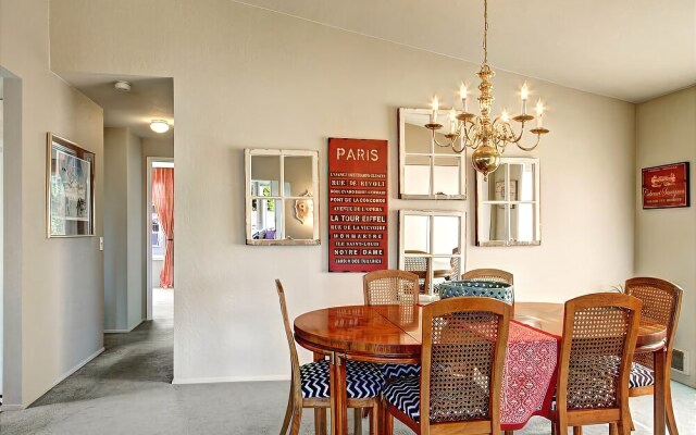 Phinney Suites Retreat - Two Bedroom Townhome with Fireplace