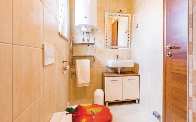 Beautiful Home in Valbandon With Wifi and 4 Bedrooms