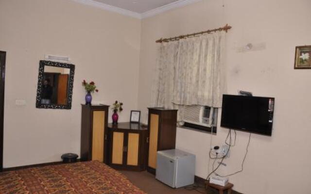 Hotel Pratiksha