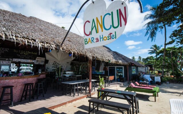 Cancun Beach Hostel - Adults Only