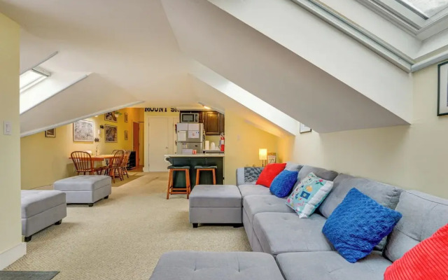 Walk to Mount Snow Resort: Unit w/ Pool & Hot Tubs